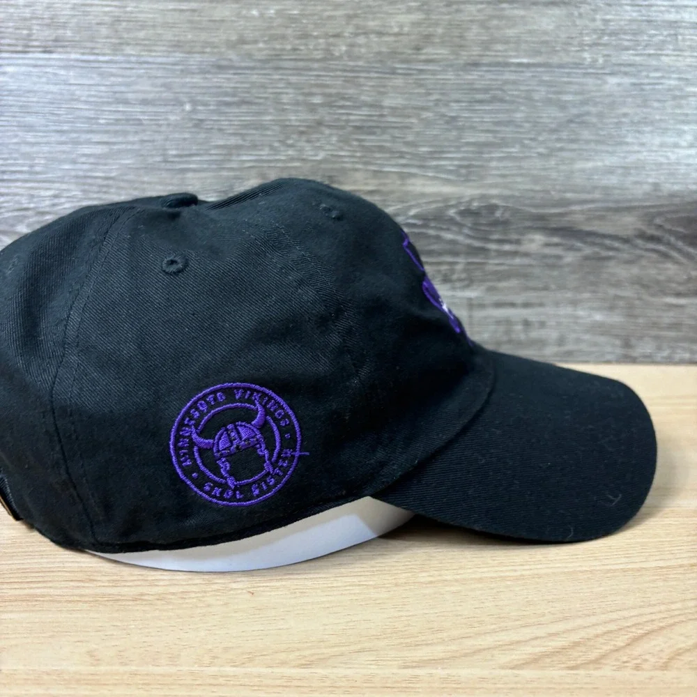 Minnesota Vikings Hat Cap Strap Back Womens Black SKOL Sister '47‎ Adjustable